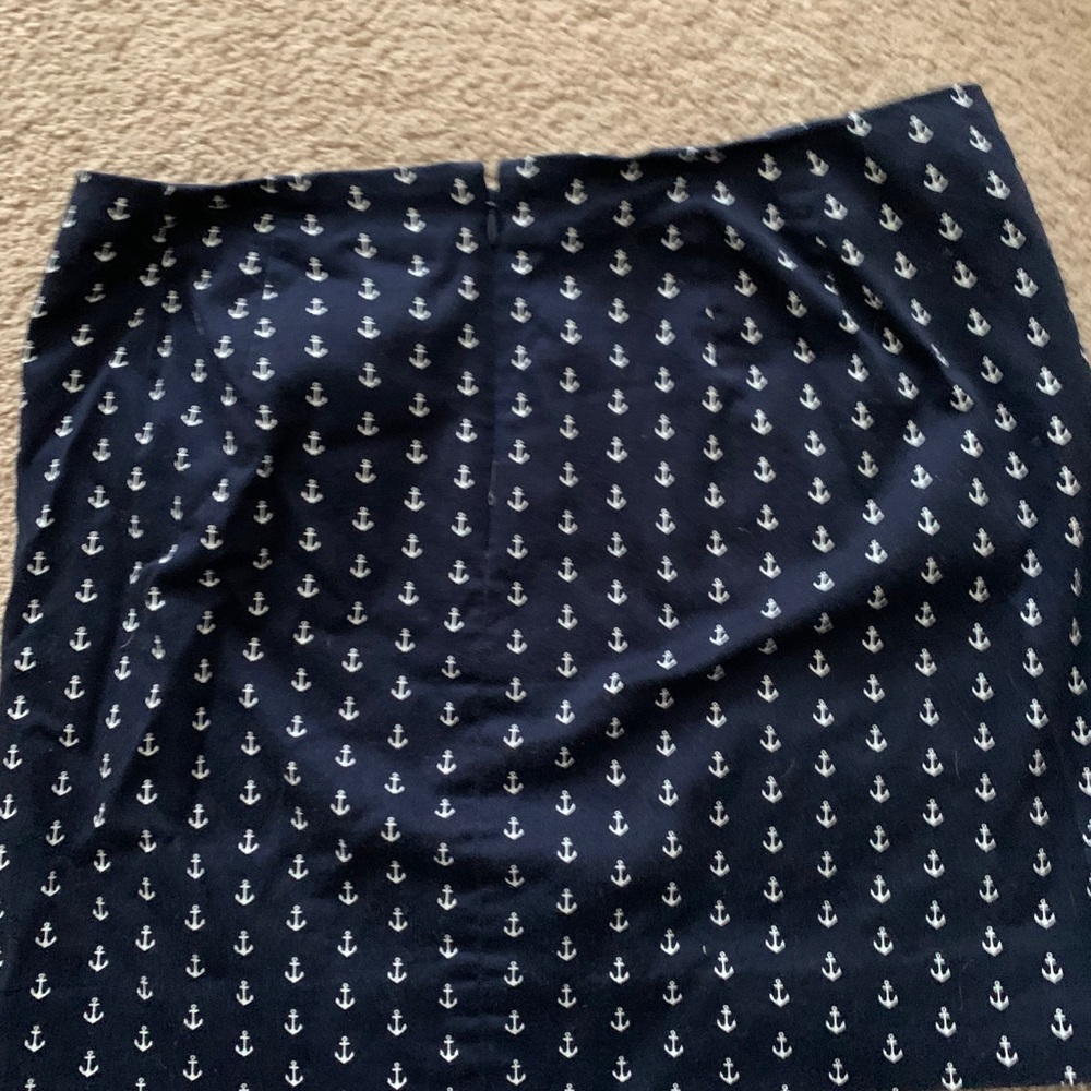 J Crew Skirt. Size 6. Stretch. Navy with anchors - Picture 3 of 3
